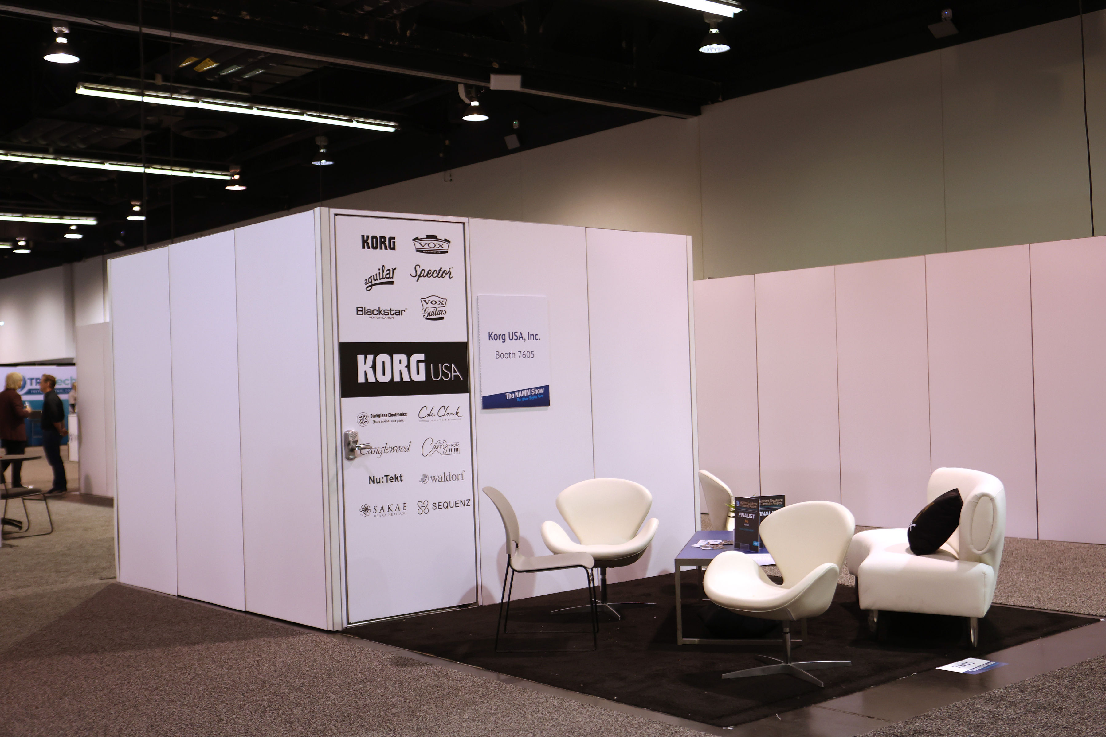 10’ x 20’ Turnkey Meeting Room + Lounge