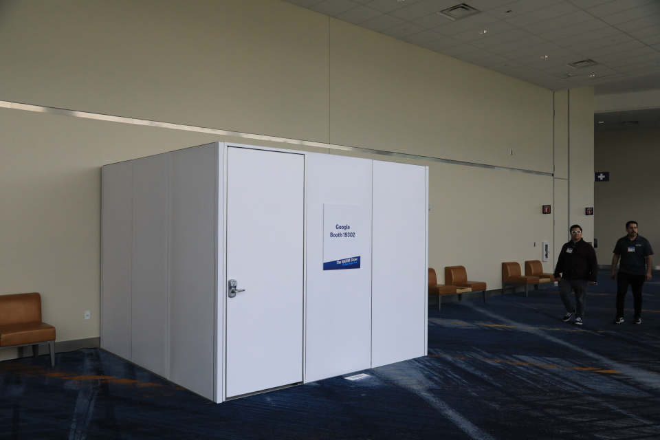 10' x 10' Meeting Room