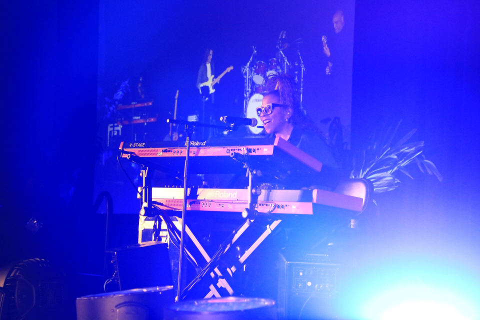 patrice rushen plays the roland v-stage gigging keyboard