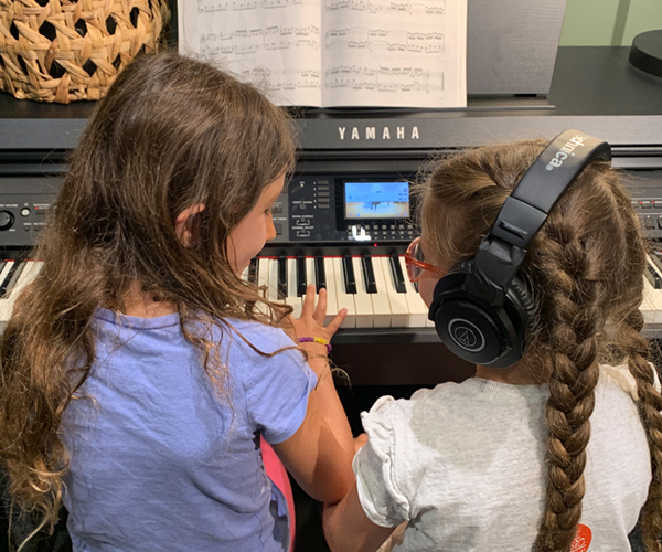 MusicEducation_ChildrenLearningMusic