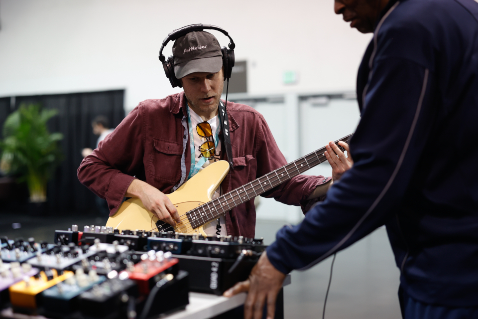 Pedal showcase attendee