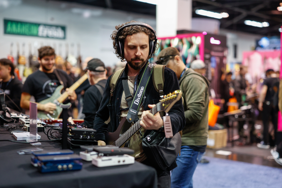 Pedal showcase attendee