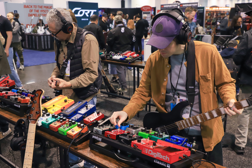 Pedal showcase attendee