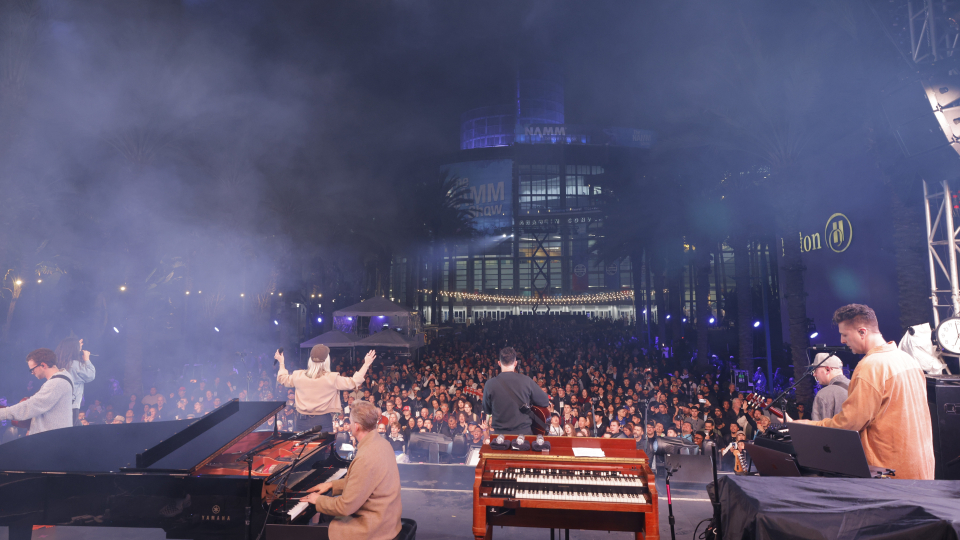 worship musicians perform for yamaha's night of worship at namm show