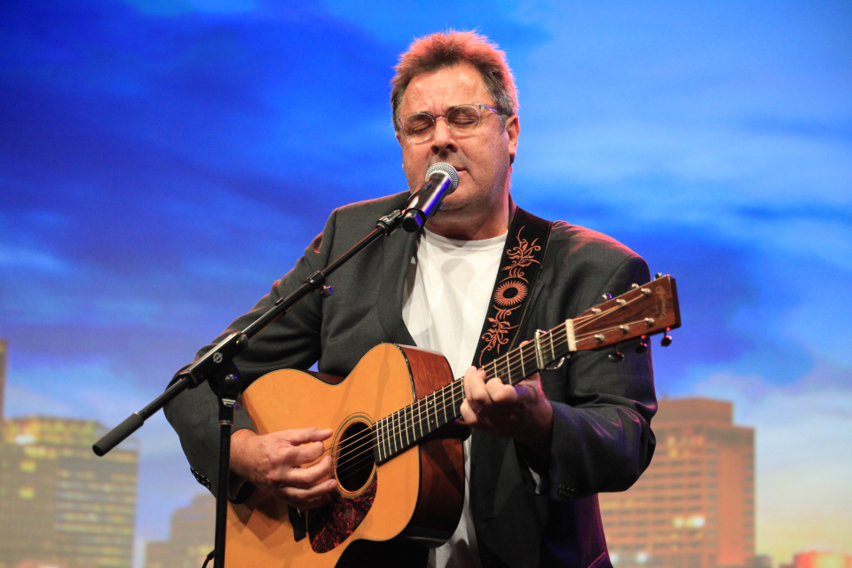 VinceGill.JPG | NAMM.org