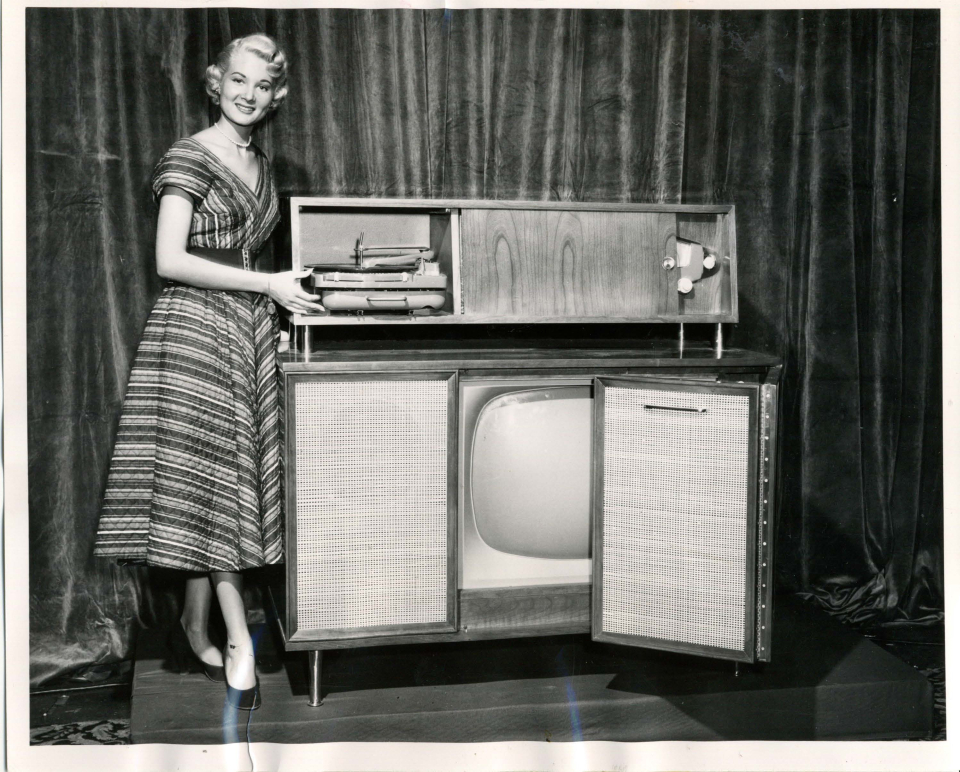 1950s_Phonograph.jpg