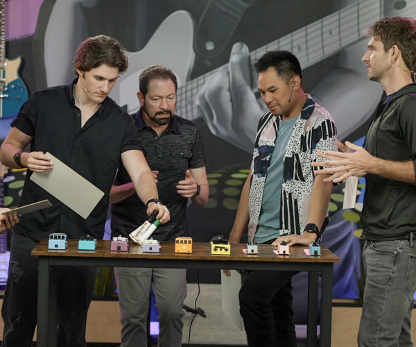 Influencers evaluating guitar pedals