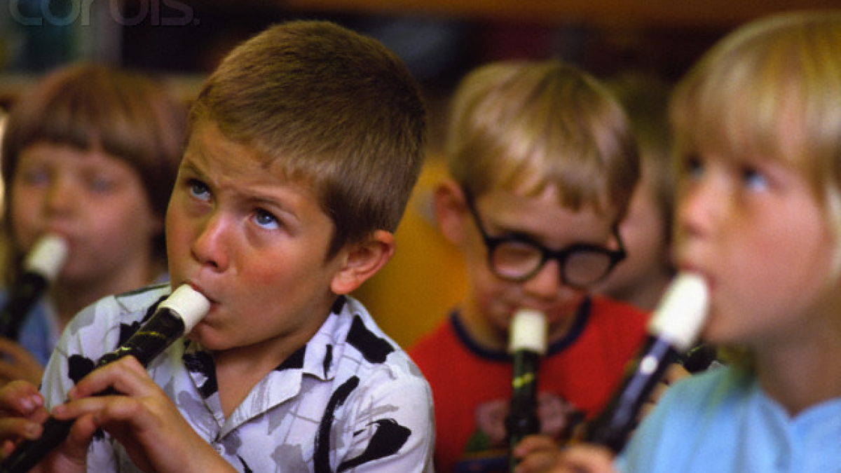 kids playing recorders